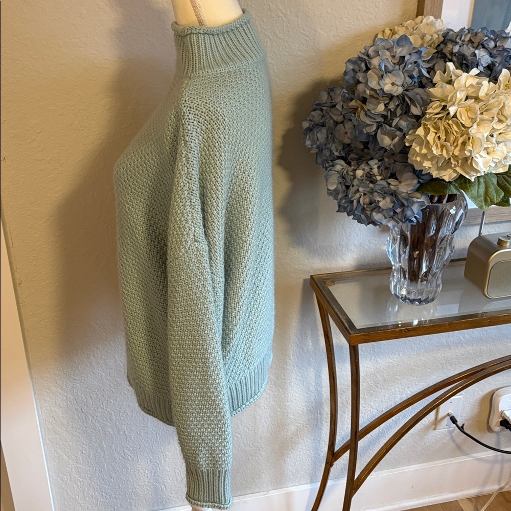 Fashion brand sea foam green cozy sweater size medium
